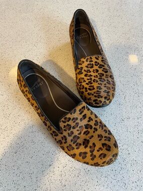 Dansko Olivia Animal Print Slip On Loafers Sz 39 NWOT